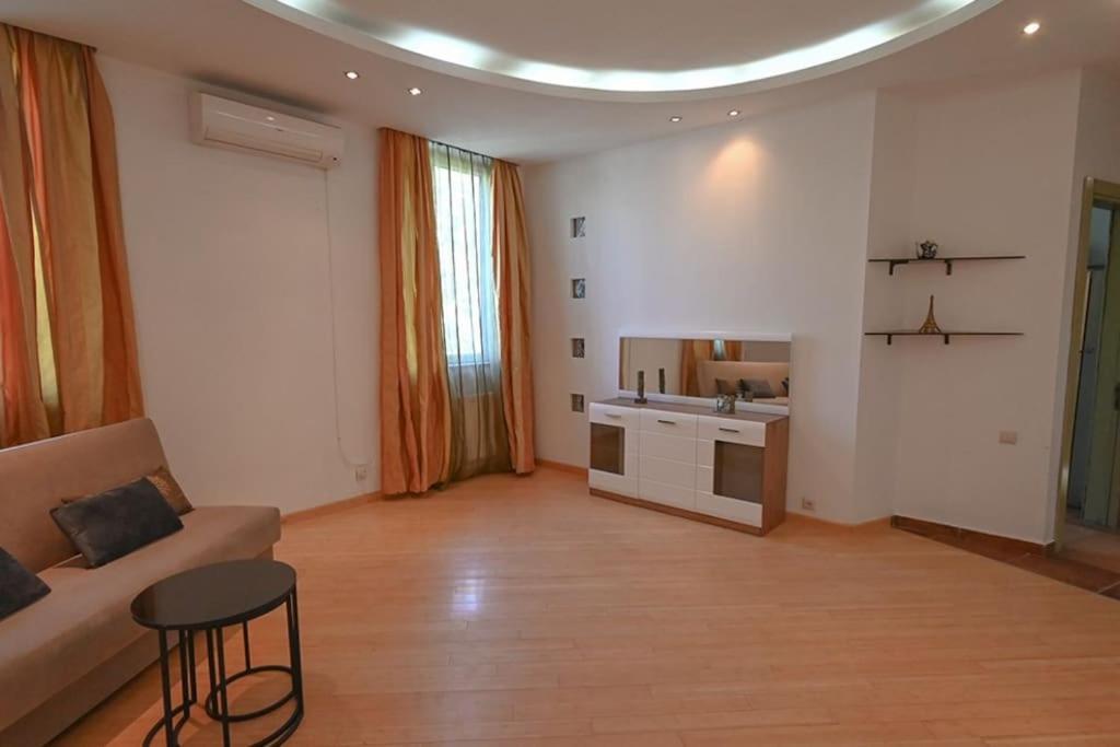 Classic Apt. On Liberty Square Tbilisi Exterior photo