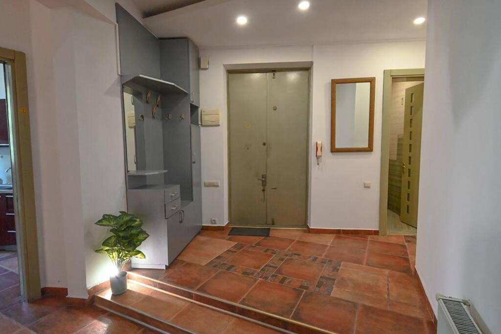 Classic Apt. On Liberty Square Tbilisi Exterior photo