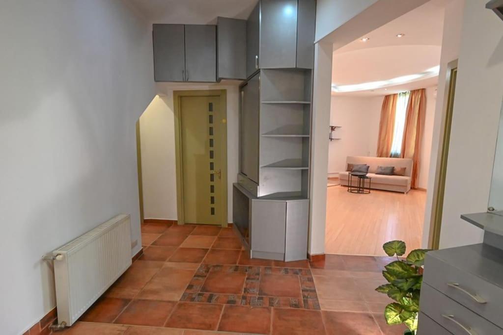Classic Apt. On Liberty Square Tbilisi Exterior photo