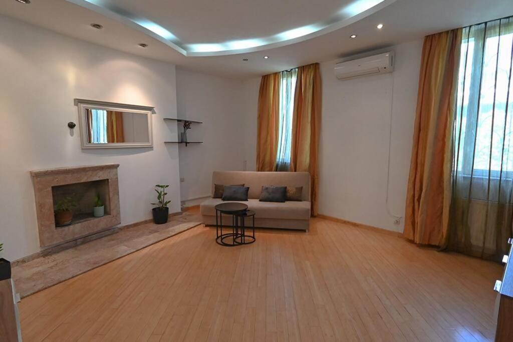 Classic Apt. On Liberty Square Tbilisi Exterior photo